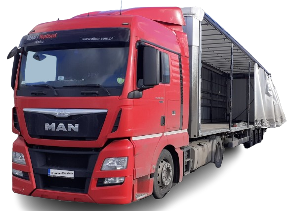 Czerwony MAN z otwartą kurtyną boczną